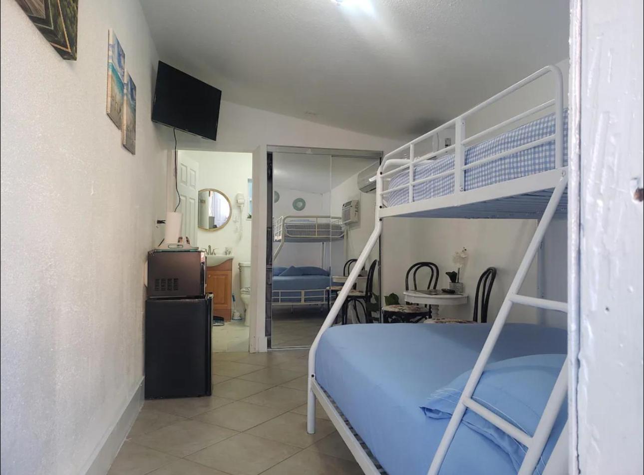 Séjour chez l'habitant B6 Value On Private Bedroom With Private Bathroom In Little Havana,